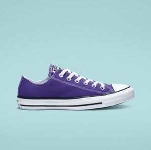 Low-cut Purple Converse